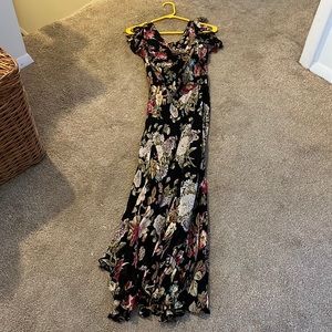 Size small , cap sleeved ankle length layer vintage rose pattern.